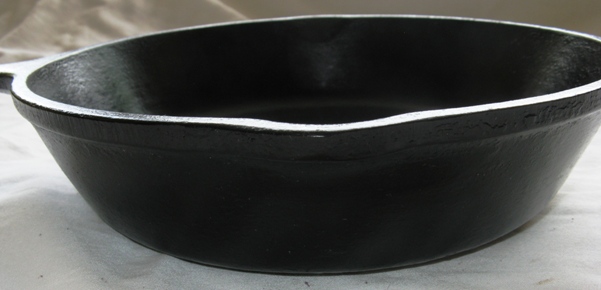 1983 Lodge 5 Skillet Side Spout View